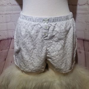 🛍3/$25 simply vera white shorts